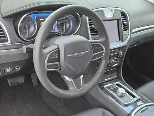 2022 Chrysler 300 Touring