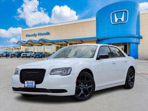 2022 Chrysler 300 Touring