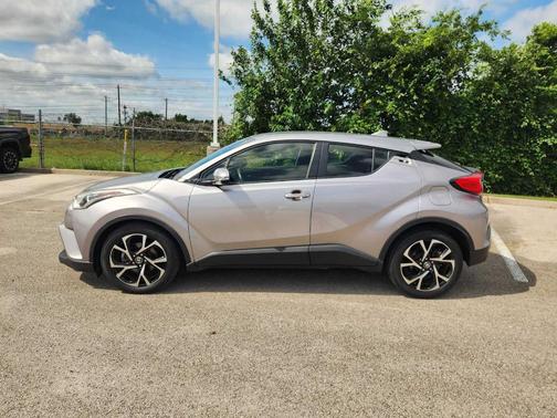 Silver Knockout Metallic 2018 Toyota C-HR XLE