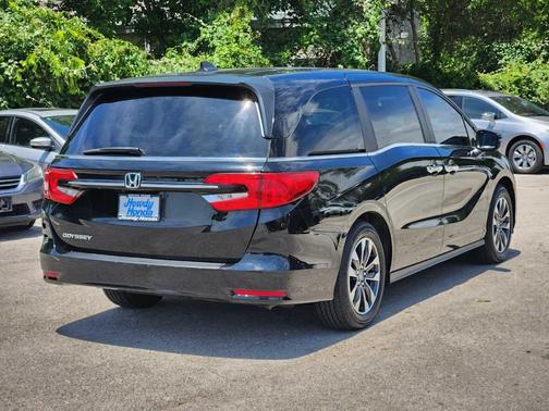 Crystal Black Pearl 2024 Honda Odyssey EX-L