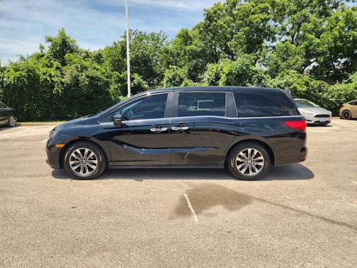 Crystal Black Pearl 2024 Honda Odyssey EX-L