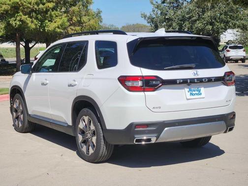 Platinum White Pearl 2026 Honda Pilot Elite