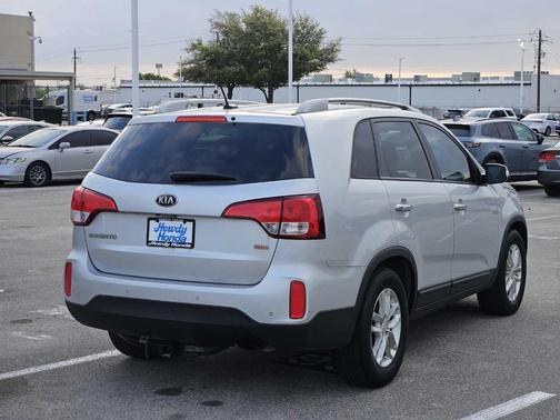 Bright Silver 2015 Kia Sorento LX