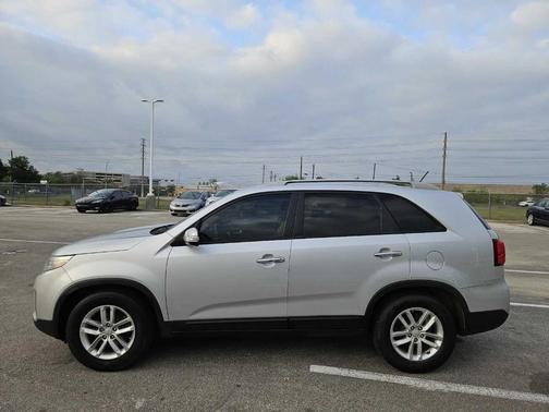 Bright Silver 2015 Kia Sorento LX