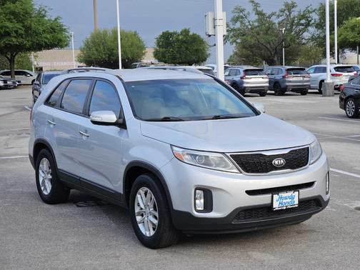 Bright Silver 2015 Kia Sorento LX