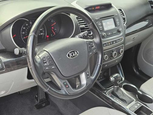 Bright Silver 2015 Kia Sorento LX