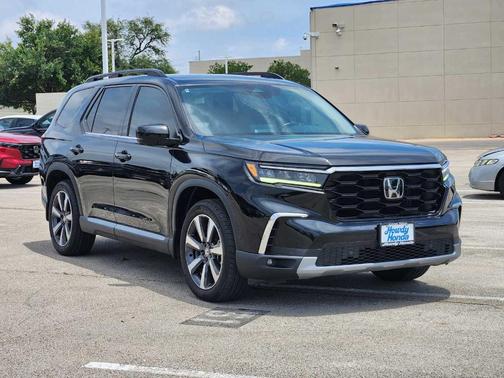 Crystal Black Pearl 2024 Honda Pilot Touring