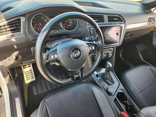 2021 Volkswagen Tiguan 2.0T SE R-Line Black