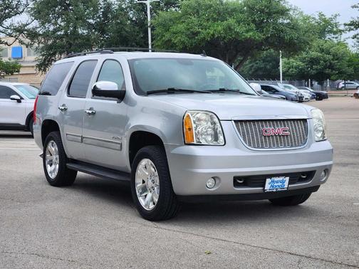 Pure Silver Metallic 2011 GMC Yukon SLT