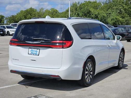 2021 Chrysler Pacifica Touring-L