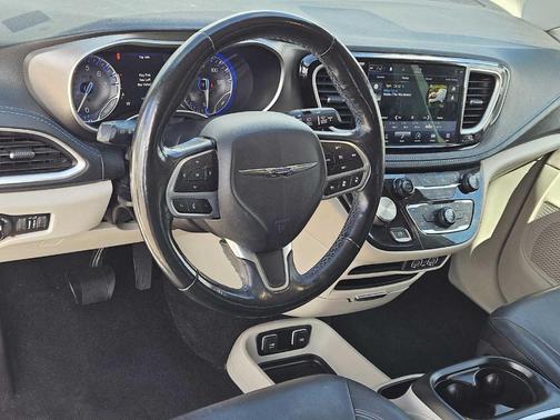 2021 Chrysler Pacifica Touring-L