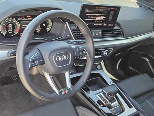 2024 Audi Q5 45 S line quattro Premium