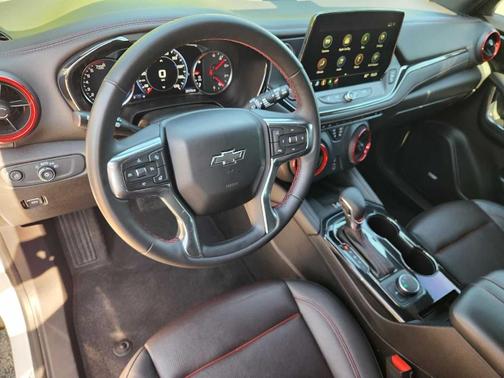 Iridescent Pearl Tricoat 2023 Chevrolet Blazer RS
