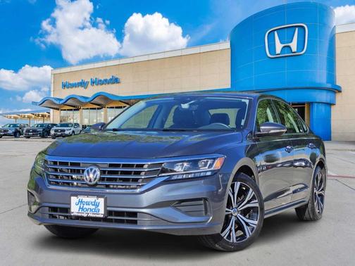 Platinum Gray Metallic 2022 Volkswagen Passat 2.0T SE