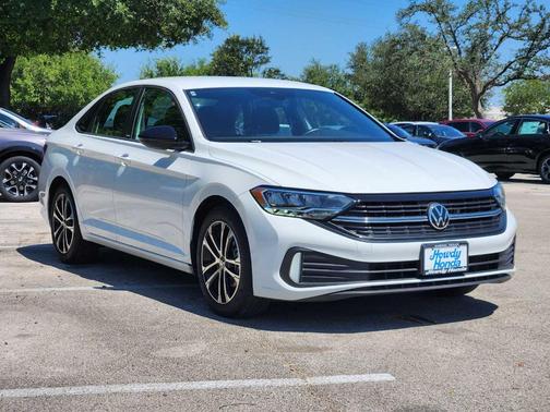 Pure White 2023 Volkswagen Jetta 1.5T Sport