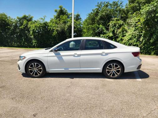 Pure White 2023 Volkswagen Jetta 1.5T Sport