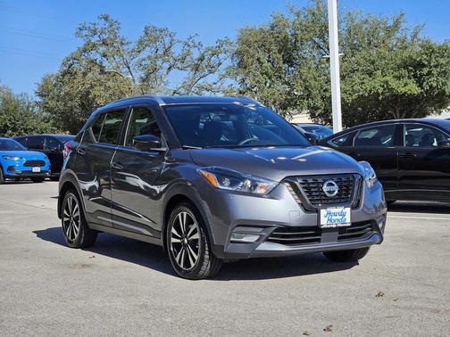 2020 Nissan Kicks SR