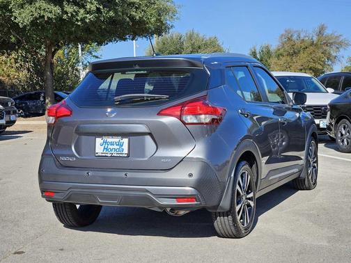 2020 Nissan Kicks SR