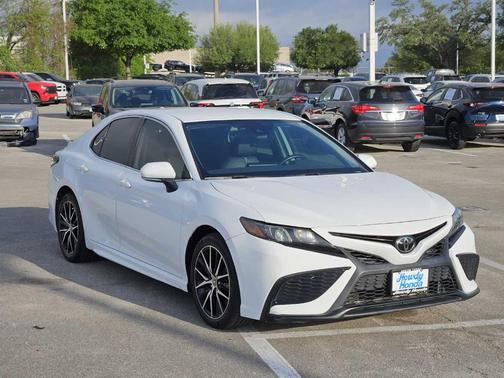 2022 Toyota Camry SE