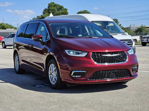 2023 Chrysler Pacifica Touring-L