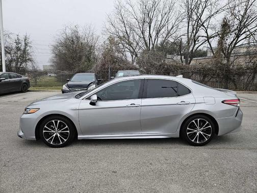 2019 Toyota Camry Hybrid SE