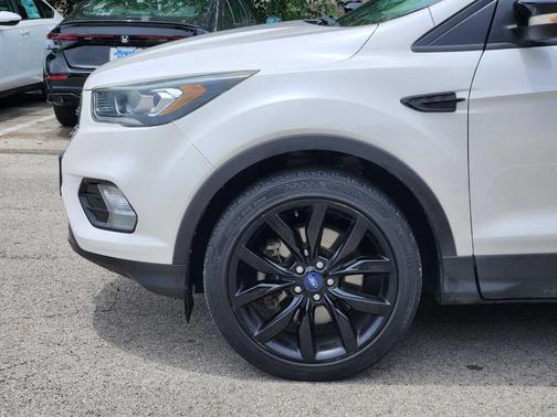 White Platinum Tri-Coat Metallic 2017 Ford Escape Titanium