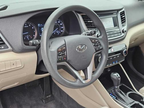 2016 Hyundai TUCSON SE