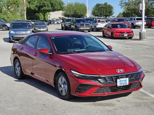 2025 Hyundai ELANTRA SE