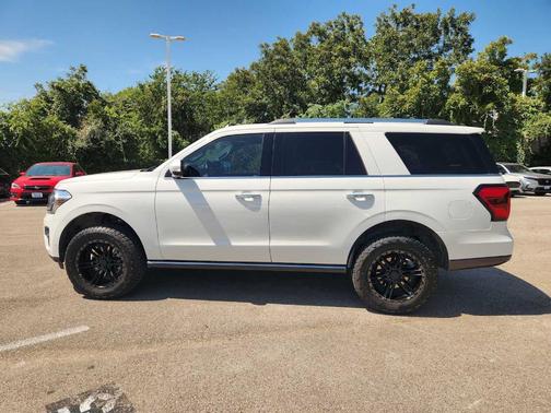 Star White 2022 Ford Expedition Limited