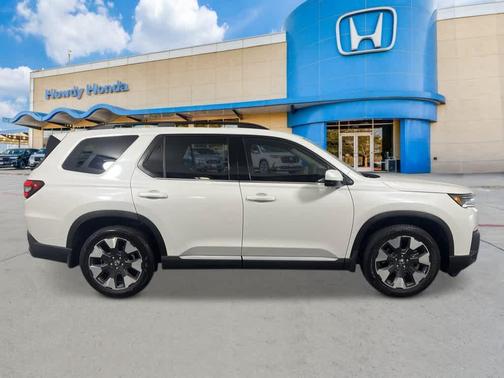 Platinum White Pearl 2026 Honda Pilot Elite