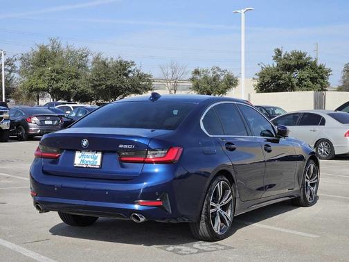 2019 BMW 330 i