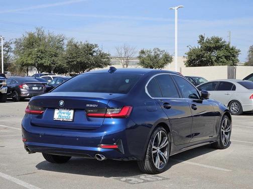 2019 BMW 330 i