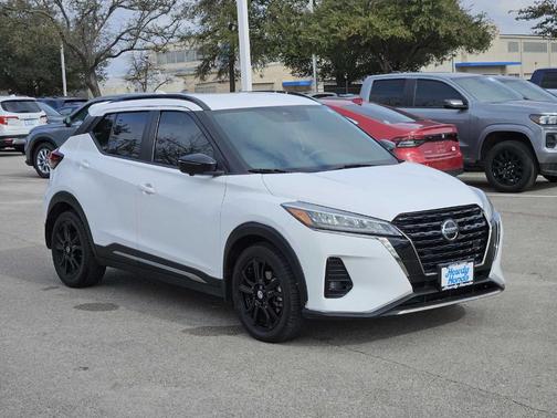 2021 Nissan Kicks SR