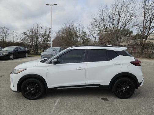 2021 Nissan Kicks SR