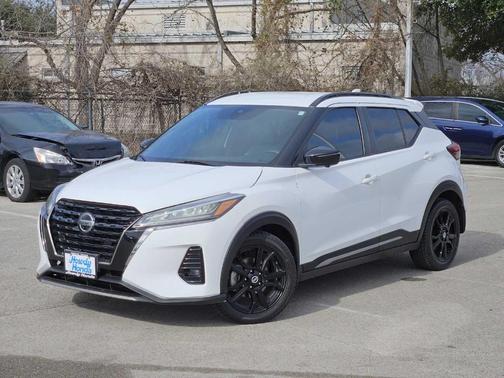 2021 Nissan Kicks SR