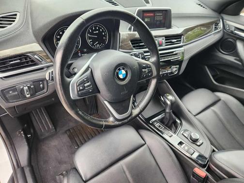 Mineral White Metallic 2018 BMW X2 sDrive28i
