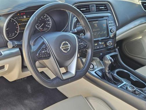 2022 Nissan Maxima SV