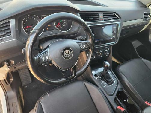 Pure White 2018 Volkswagen Tiguan 2.0T SE