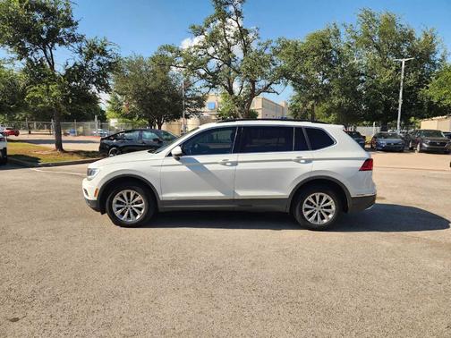 Pure White 2018 Volkswagen Tiguan 2.0T SE