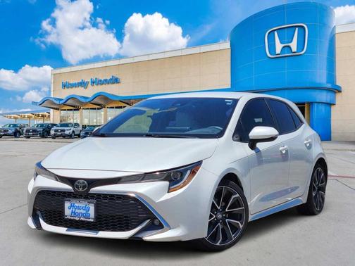 Blizzard Pearl 2019 Toyota Corolla Hatchback XSE