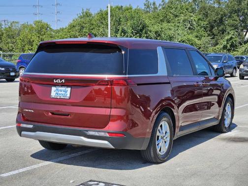 2024 Kia Carnival LX