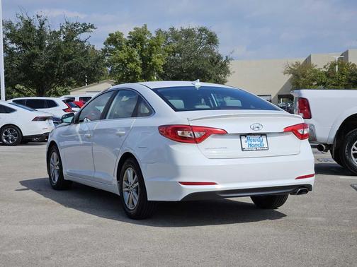 2017 Hyundai SONATA SE