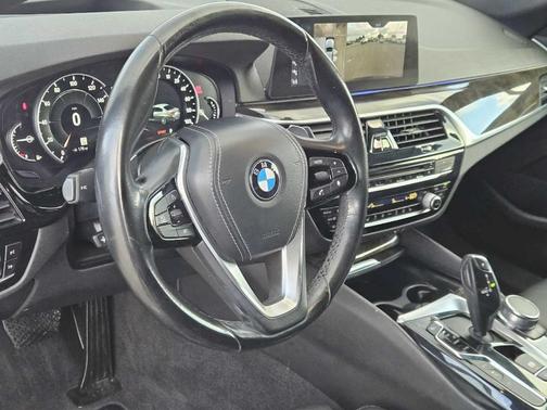 Black 2018 BMW 530e iPerformance