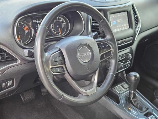 Granite Crystal Clearcoat Metallic 2020 Jeep Cherokee Latitude Plus