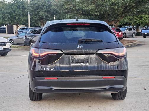 Crystal Black Pearl 2027 Honda HR-V LX
