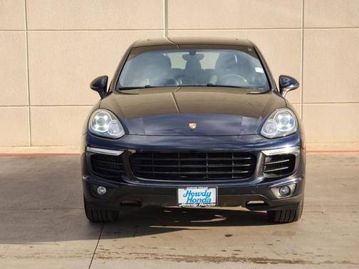 Photo 3 of 34 of 2015 Porsche Cayenne S