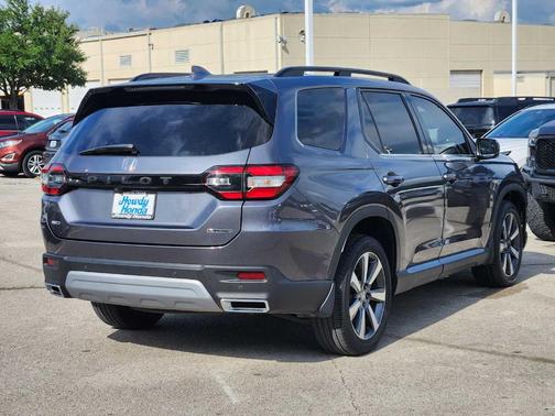 Modern Steel Metallic 2024 Honda Pilot Touring