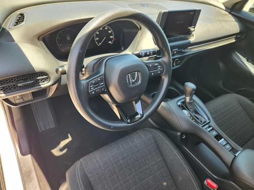 Platinum White Pearl 2023 Honda HR-V LX