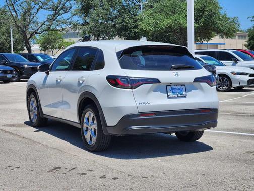 Platinum White Pearl 2023 Honda HR-V LX