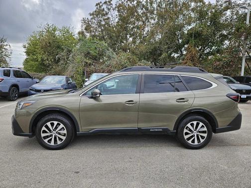 2022 Subaru Outback Premium